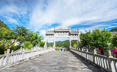 “五一”假期，測溫門助力各大景區(qū)疫情防控